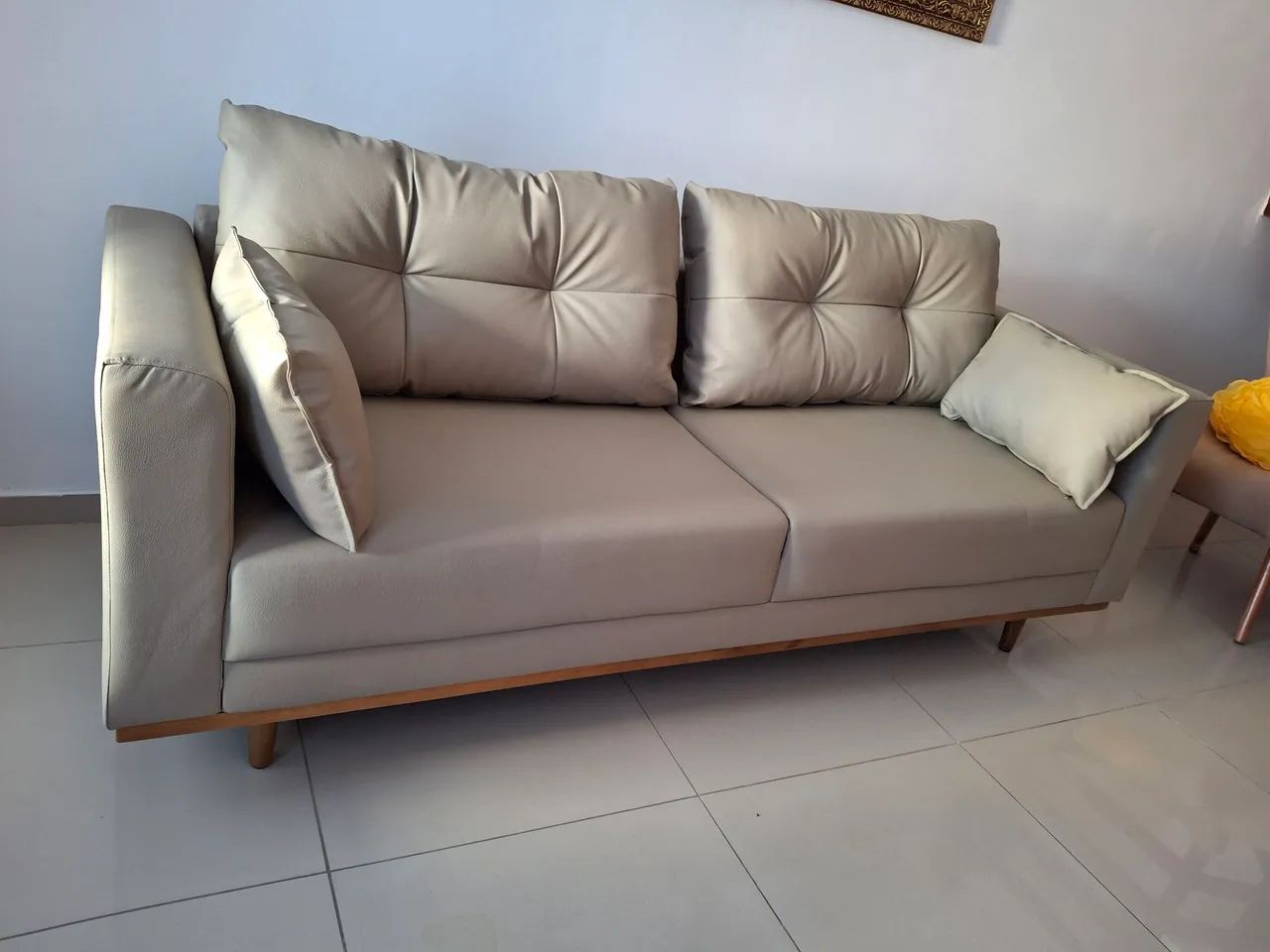Sofá retro pés em madeira super resistente confortável 2.20