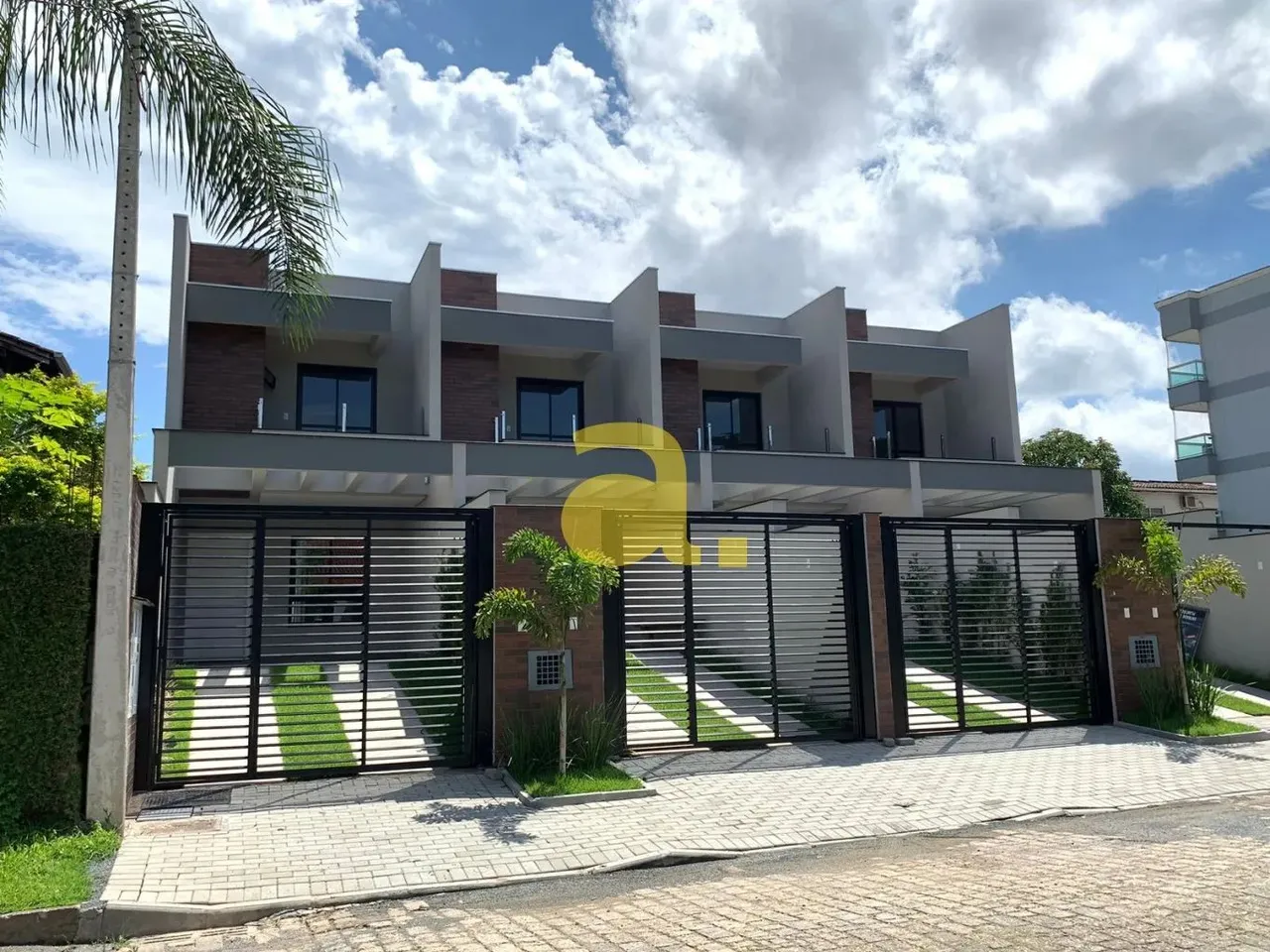 EXCELENTE SOBRADO COM 3 QUARTOS SENDO UMA SUITE, NO BAIRRO VORSTADT EM BLUMENAU