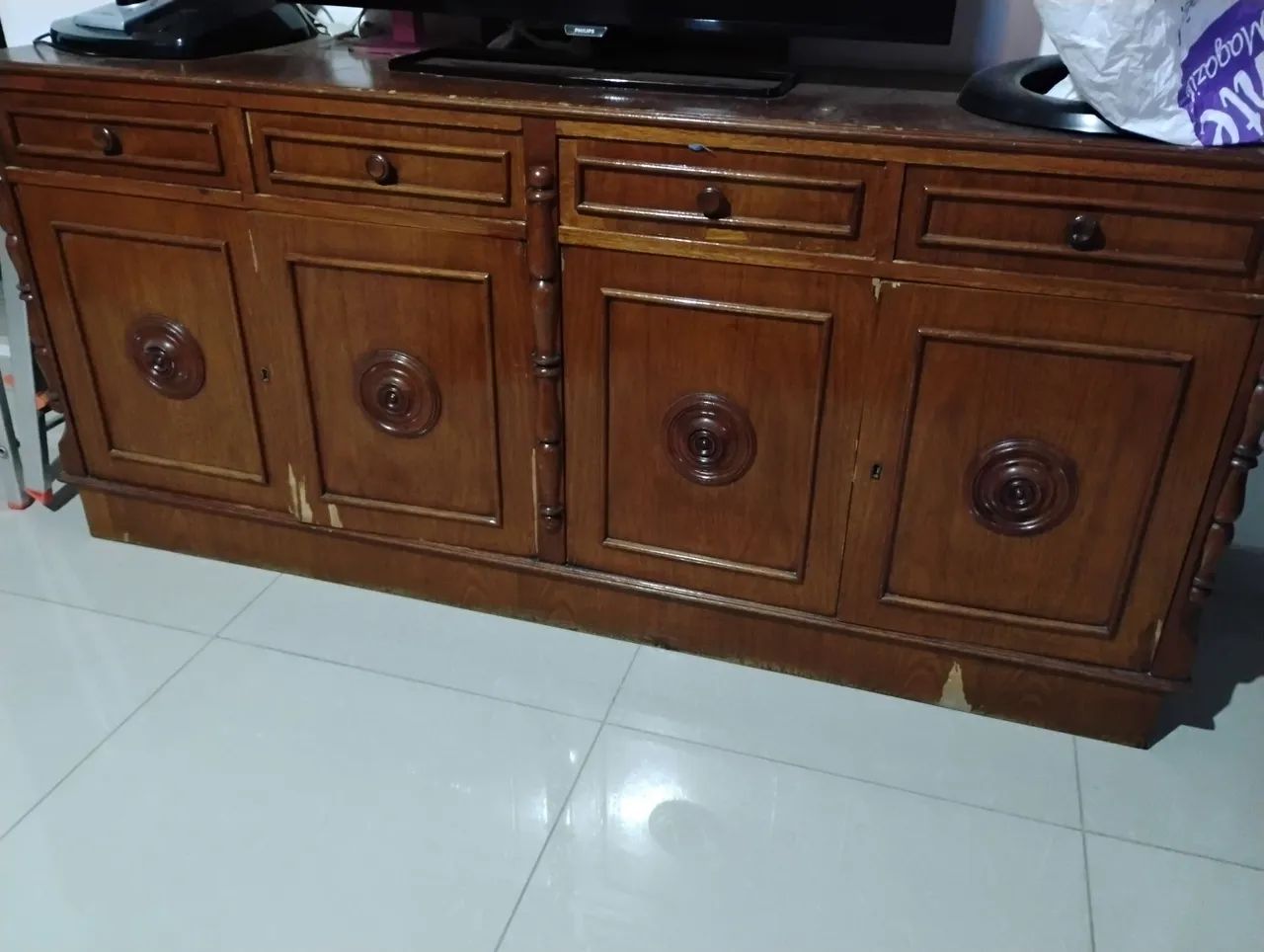 BUFFET em madeira maciça trabalhada ideal para sua sala estar,copa,etc - Foto 2