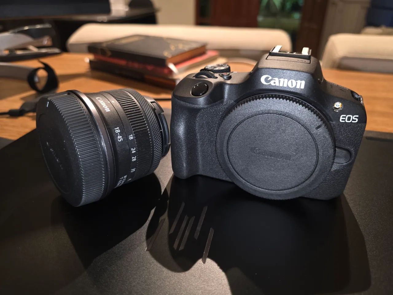 Canon EOS 100 com lente 