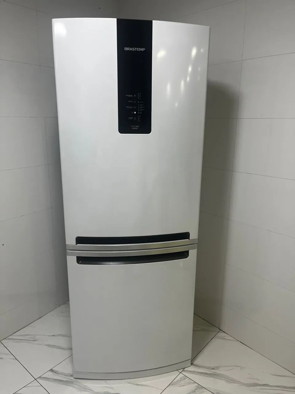 Geladeira Brastemp BRE57FB Frost Free Inverse Painel Digital e Turbo Ice - 447L - 110V