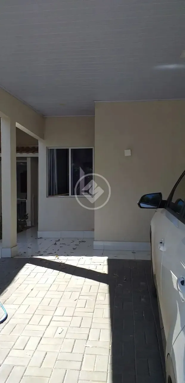 Casa em Condômino com três quartos sendo uma suíte com planejados nos quartos e cozinha as