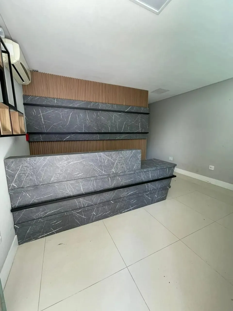 Sala Comercial Térrea 59M² Mobiliada e Equipada Aluguel anual Balneário Camboriú
