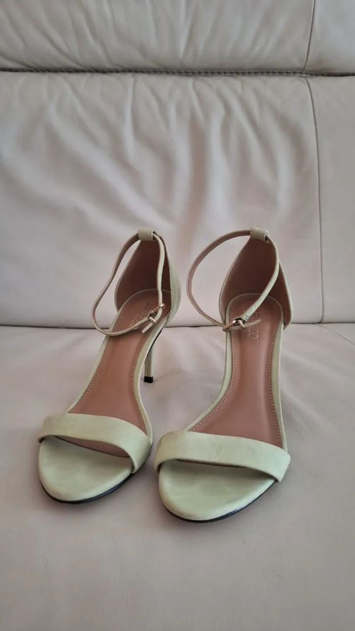 Sandália Arrezo tamanho 35 - Foto 3