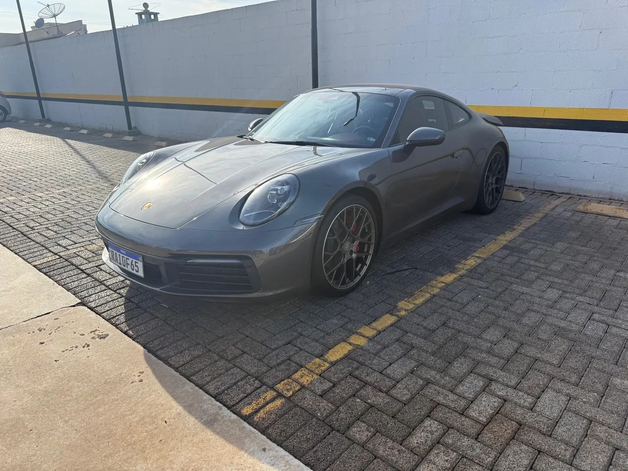 Porsche 911 Carrera 2020 - Cinza Ágata | Interior Vermelho | 33.000 km | R$ 700.000 - Foto 3
