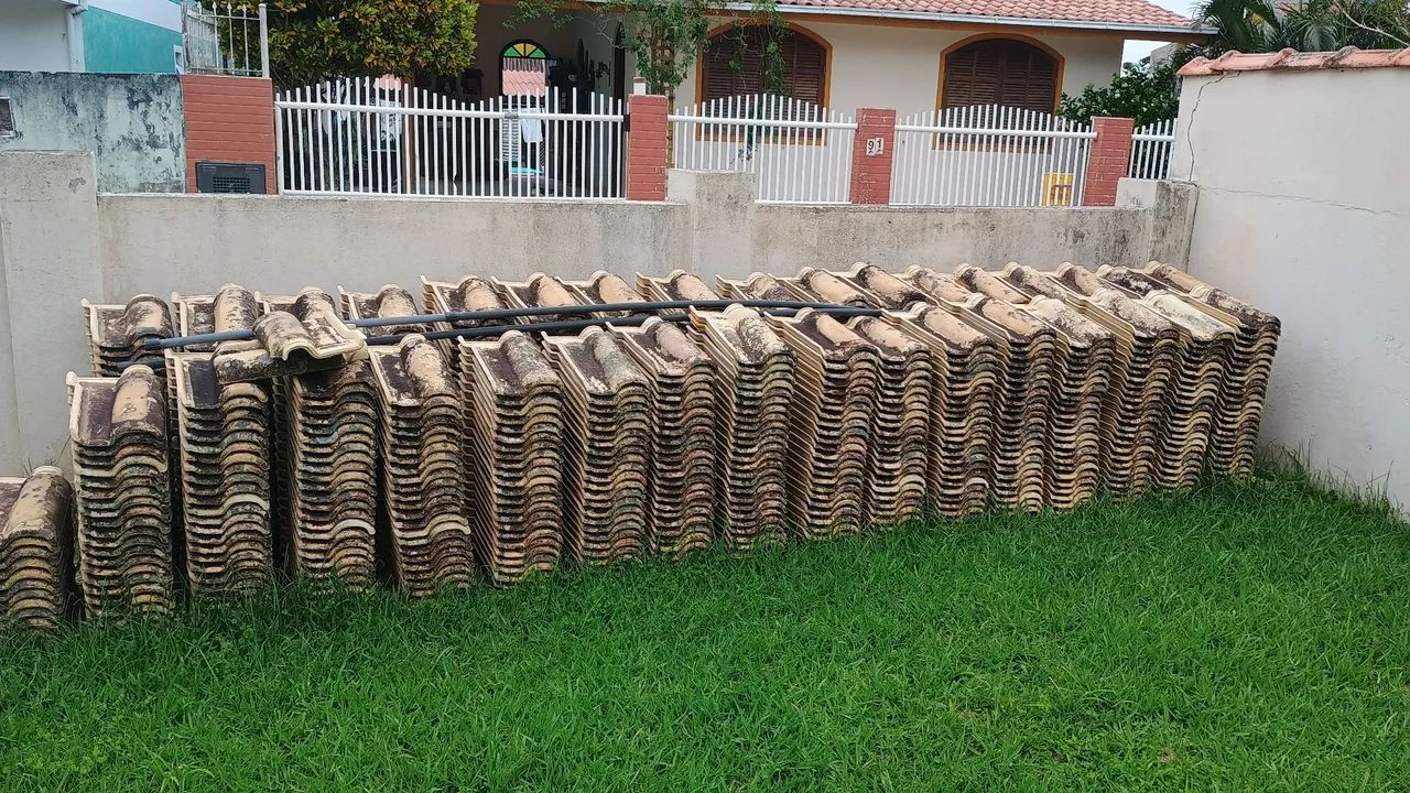 Telhas de cerâmica usadas - 750 telhas baixei pra vender 