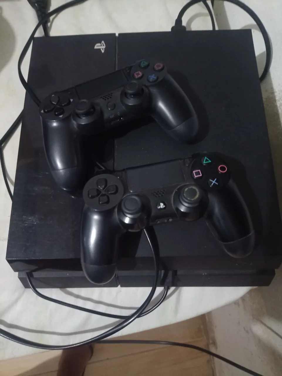 Playstation 4 com 2 Controles