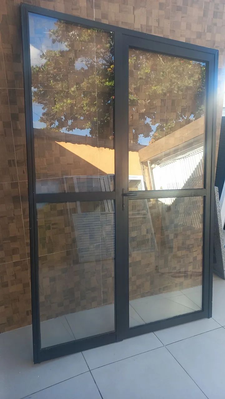 Porta de Alumínio preto 1,52 X 2,24 - Foto 2