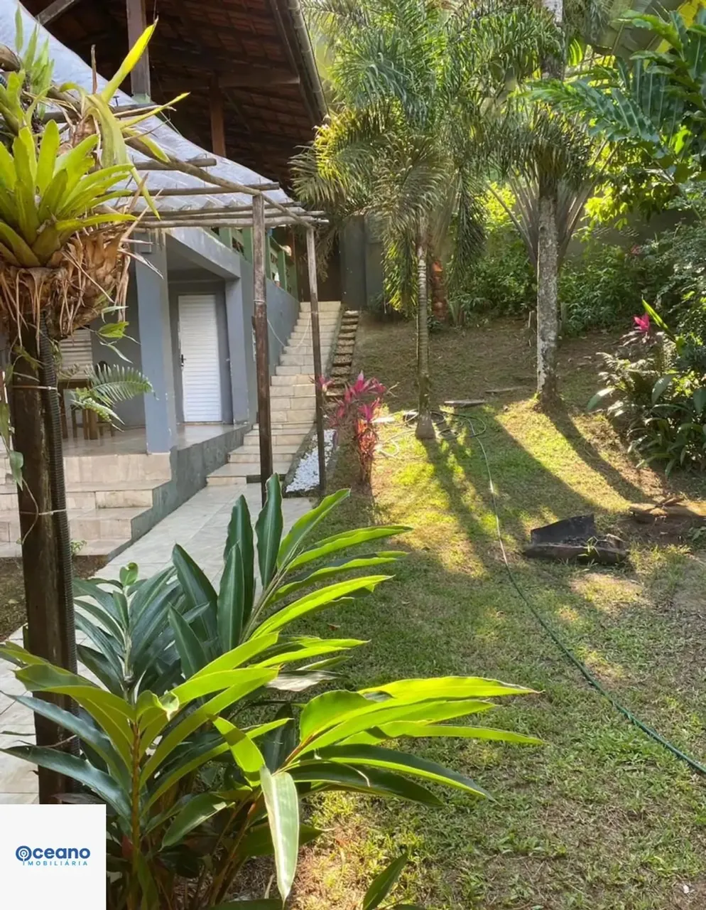 Para locação esta belíssima casa na Praia de Cambury