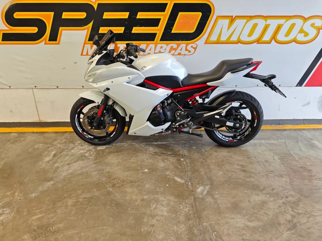 Yamaha Xj6  - Foto 3