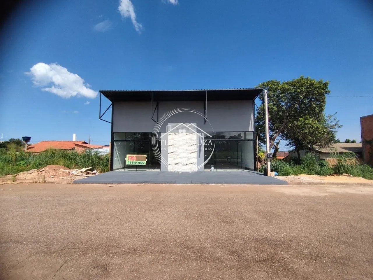 Vendo Sala Comercial - Prédio Novo