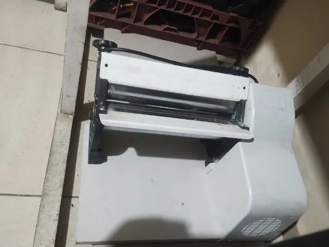 Vende maquinário para pizzaria, hamburgueria, etc