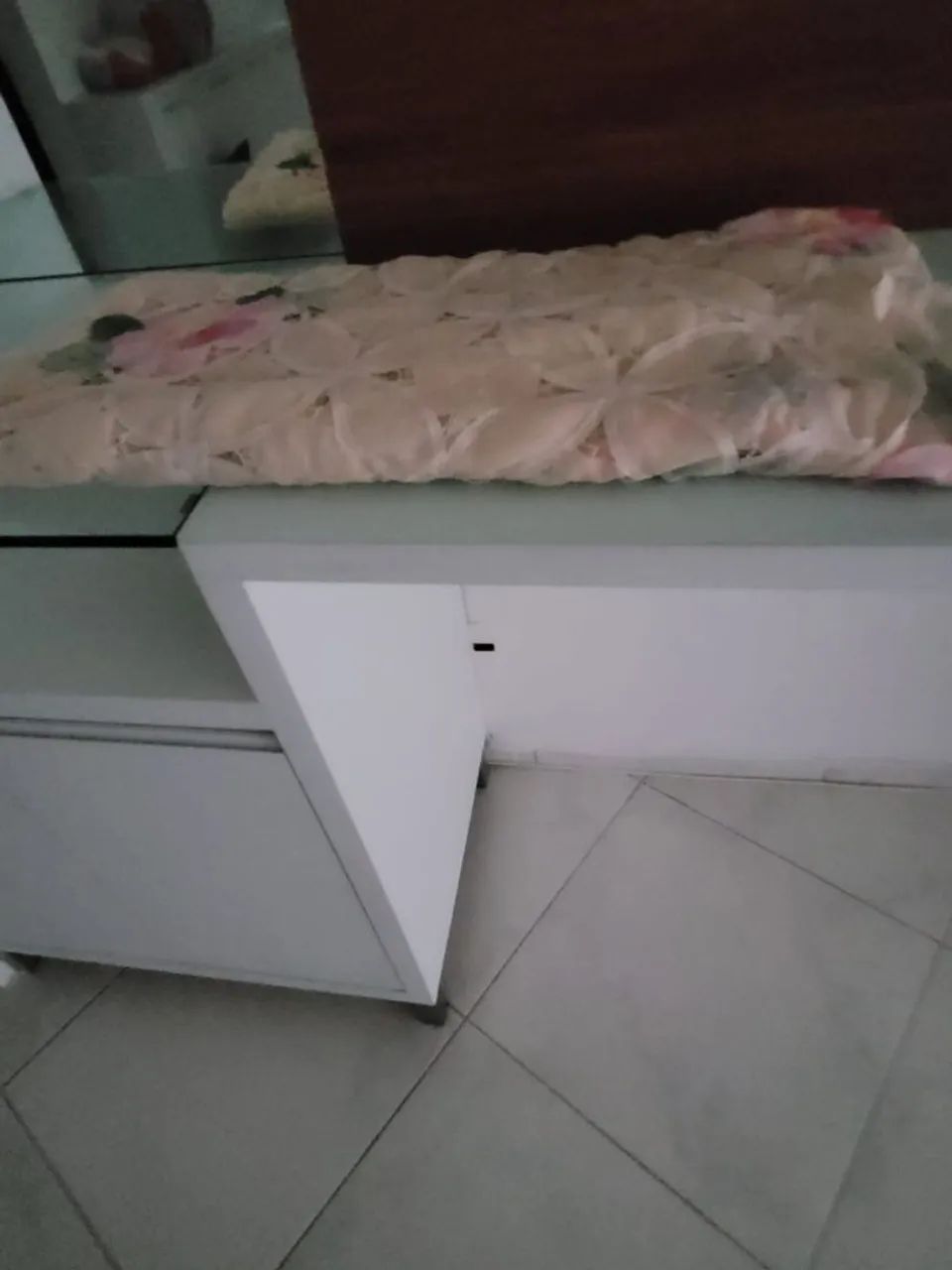 Toalha de Mesa Bordada Decorativa com Estampa Floral - Foto 5