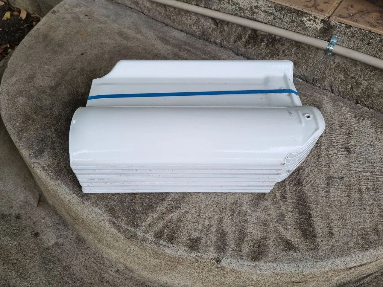 Selling 1300 white one-phase roof tiles brand Tetogres, all in original packaging, new64617966249474120