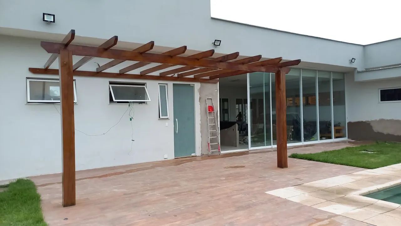 Pergolado em madeira e deck - Foto 5