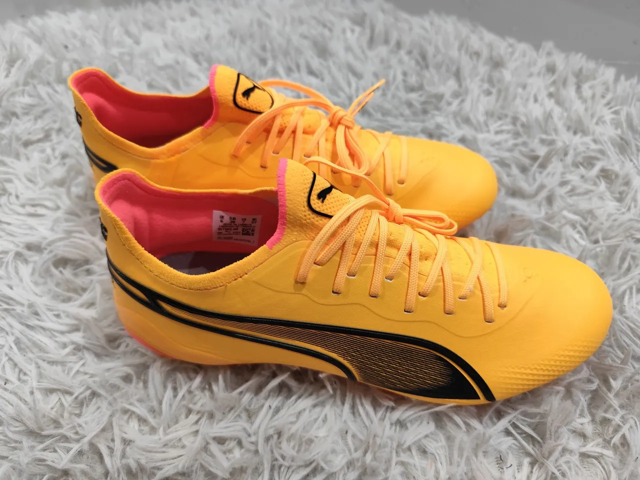 Chuteiras Puma - Laranja Vibrante!
