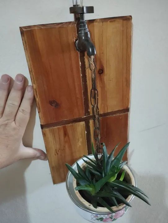 Placa decorativa com torneira e suporte para uma planta vintage - Foto 6