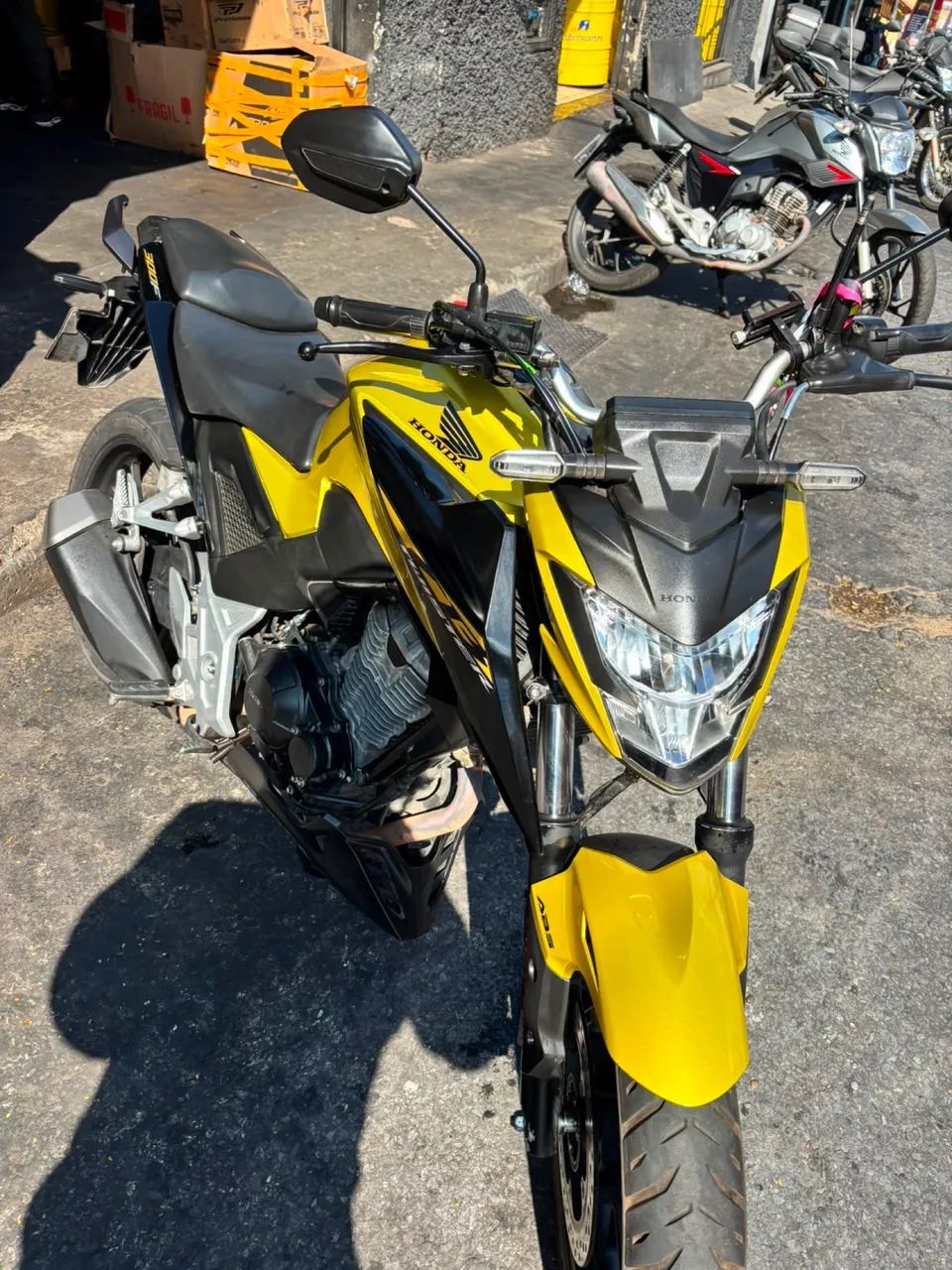 Cb300f Twister dourada  - Foto 3