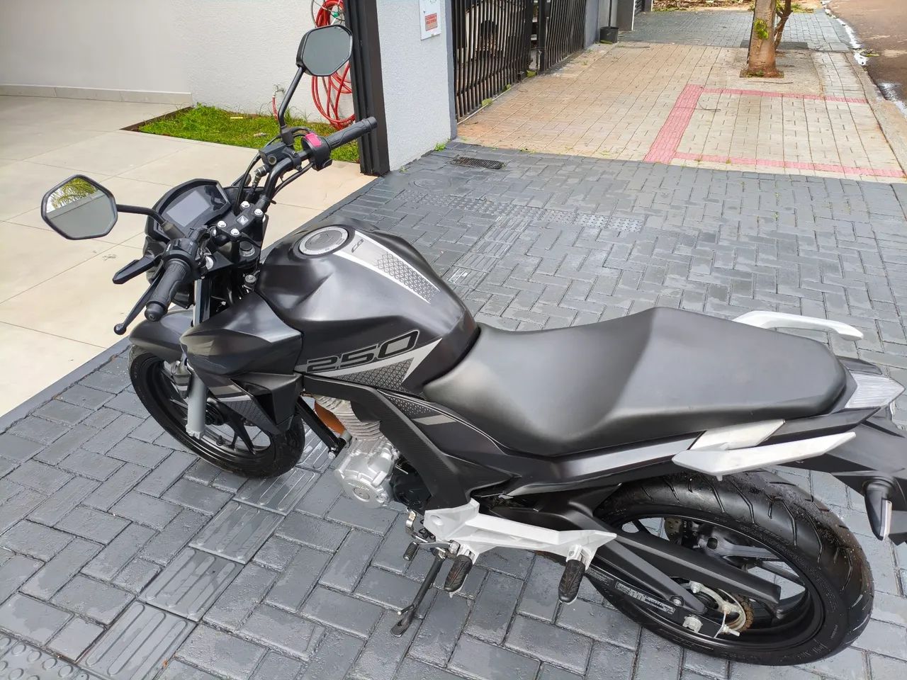 CB 250 2022 - Foto 5