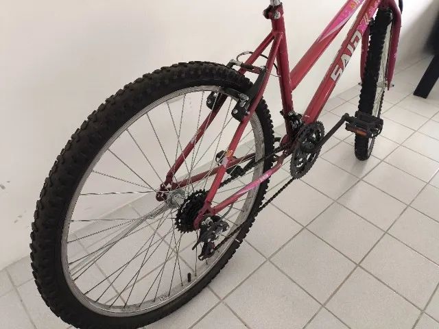 Bicicleta Aro 26 vermelha 18 marchas - Foto 4