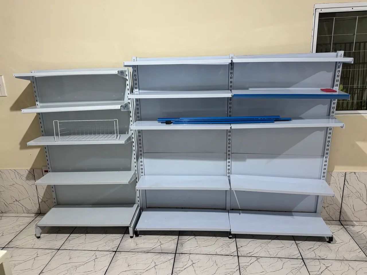 Gôndolas para mercado/mercearia - estado de novas - R$ 2.700 o conjunto.  - Foto 3