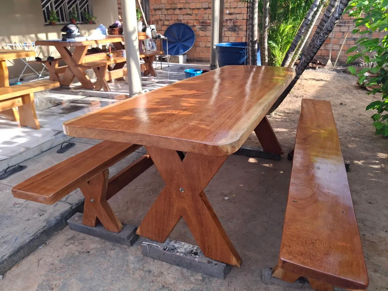 Mesa rustica medindo 2.50x78/5 de espessura ?