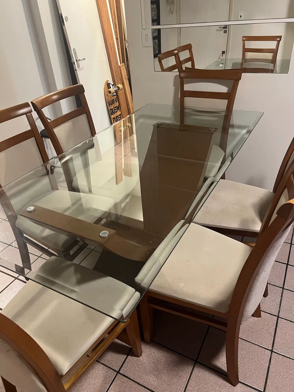 Vendo mesa de jantar 6 lugares 