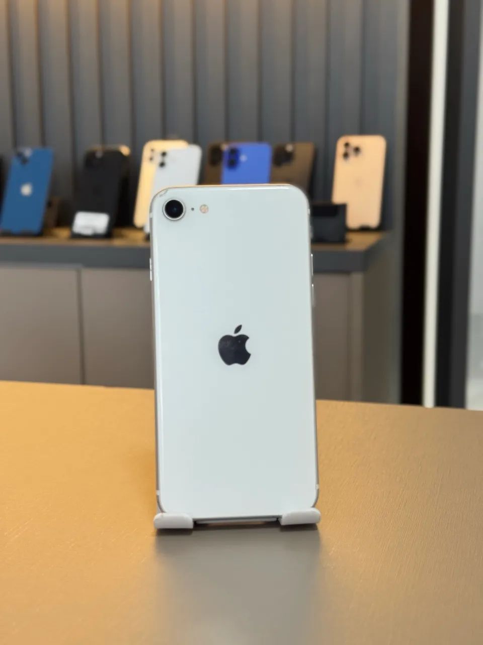iPhone SE 2020 64Gb sem biometria 