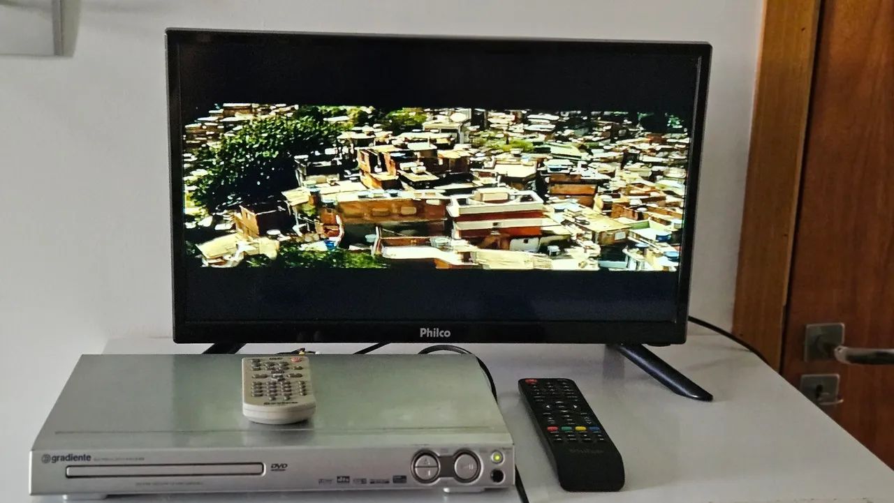 TV/Monitor Philco 20 polegadas e DVD Gradiente usado ambos com controle remoto originais. - Foto 2