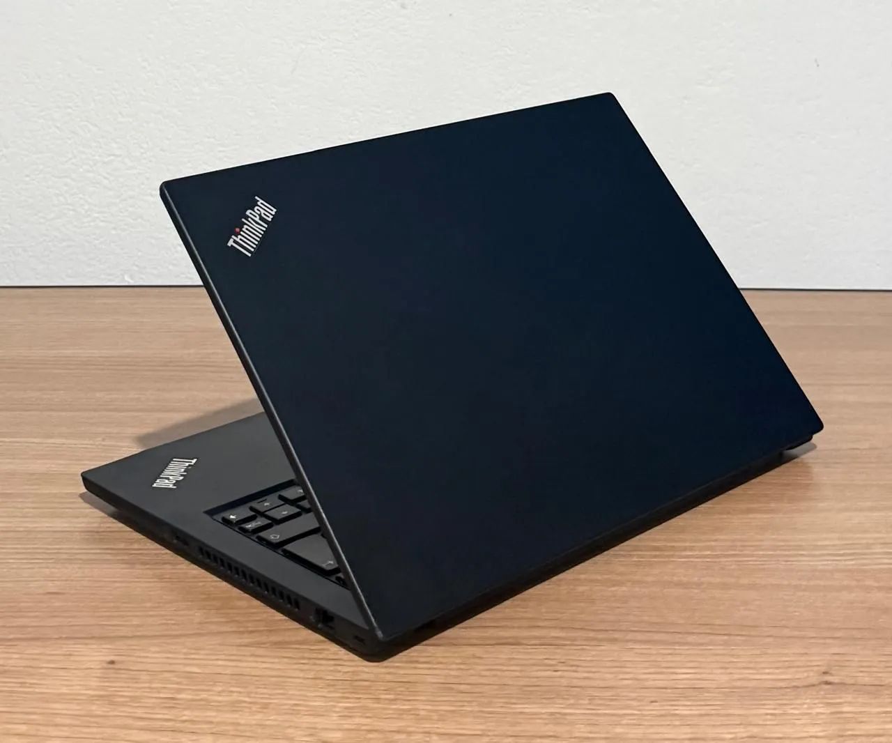 Vendo Notebook Lenovo Tinkpad Ryzen 5 Pro  - Foto 4