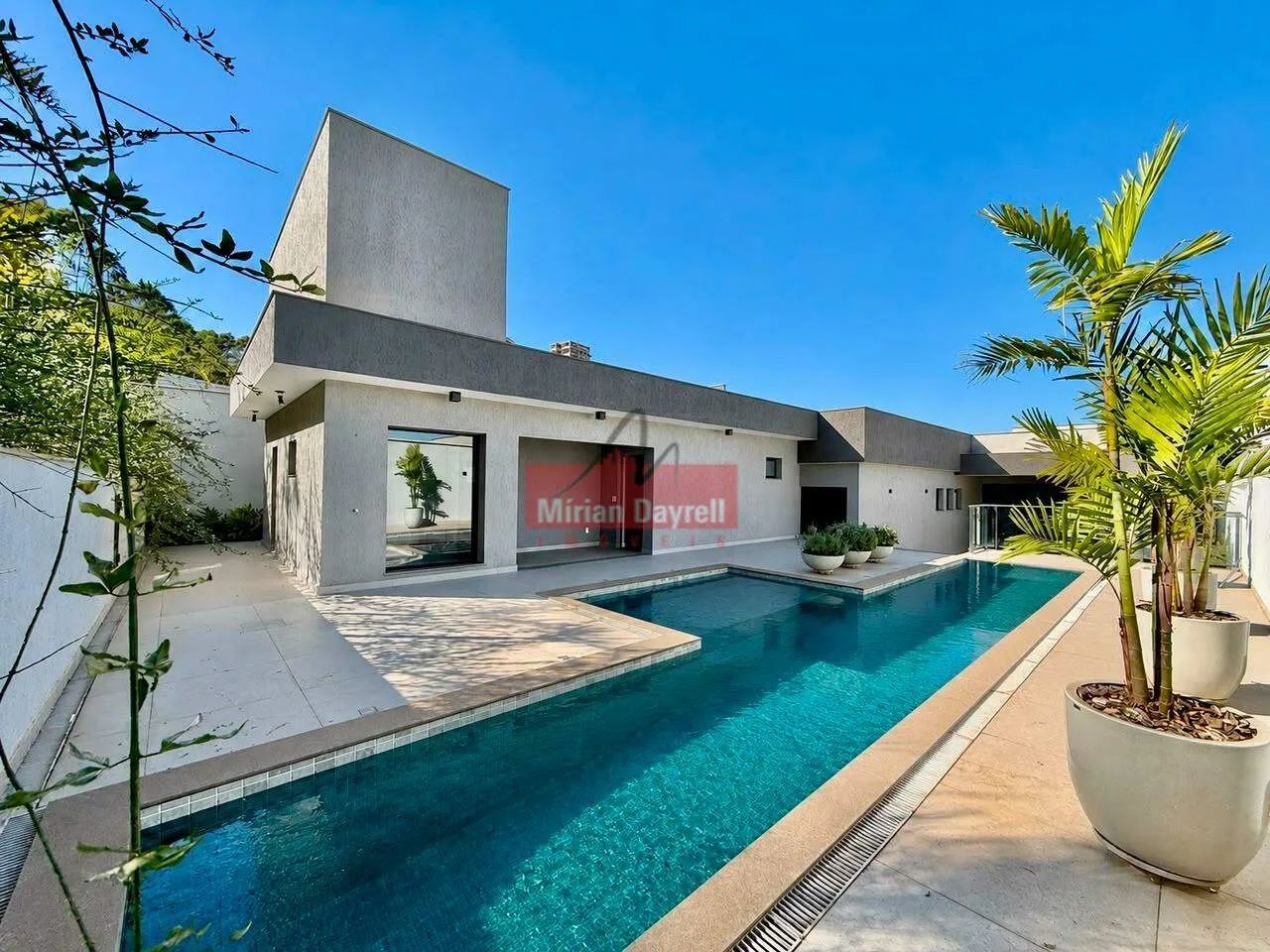 Casa com 6 quartos (4 suítes) 4 vagas, Costa Laguna - Alphaville