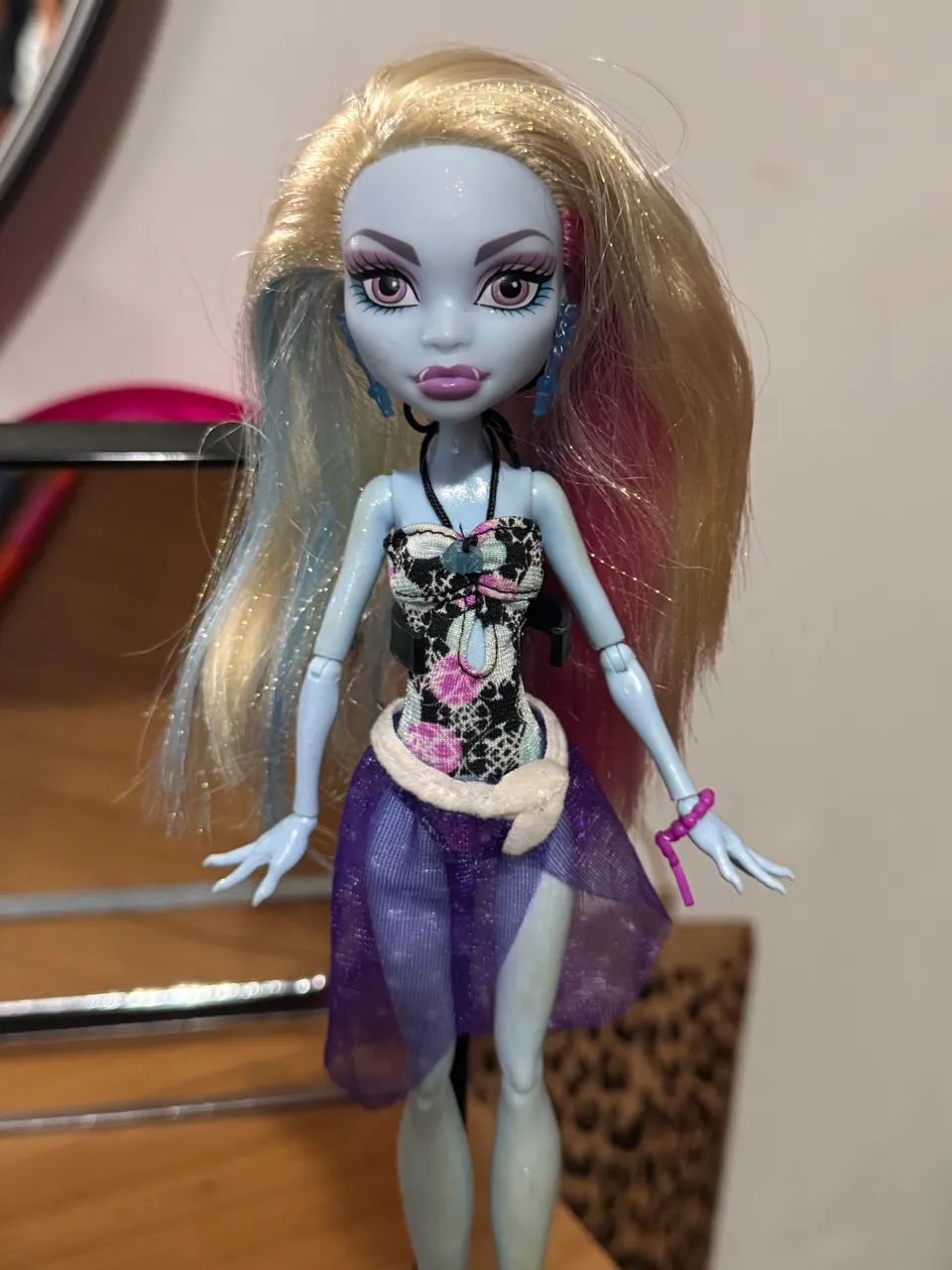 Boneca Monster High Abbey Bominable Skull Shores  - Foto 2