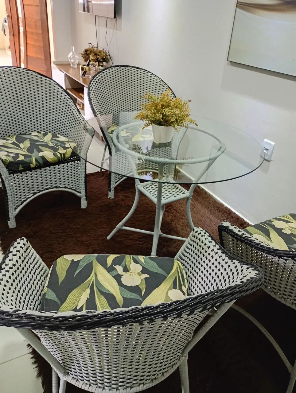 Mesa de vidro com 4 cadeiras  - Foto 3
