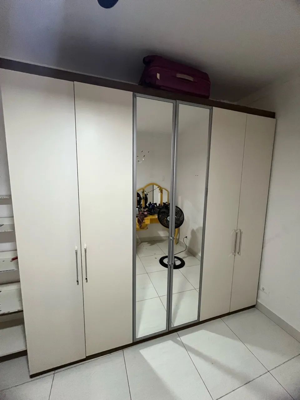 Guarda roupas 6 portas