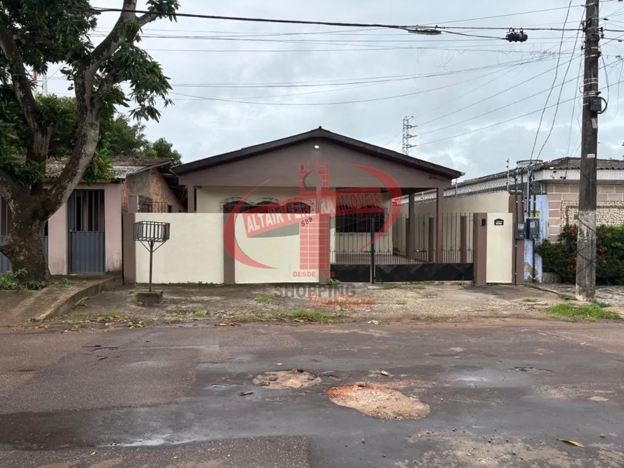 CASA COM TRÊS DORMITÍROS SENDO UM SUÍTE PARA LOCAÇÃO DISPONÍVEL NO BAIRRO NOVO BURITIZAL, 