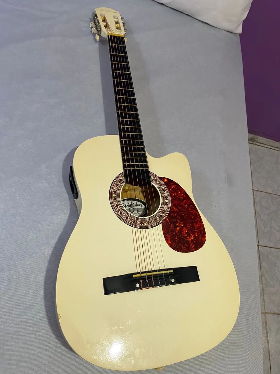 Violão seminovo
