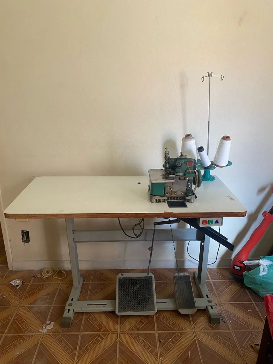 Maquina de costura OVERLOCK