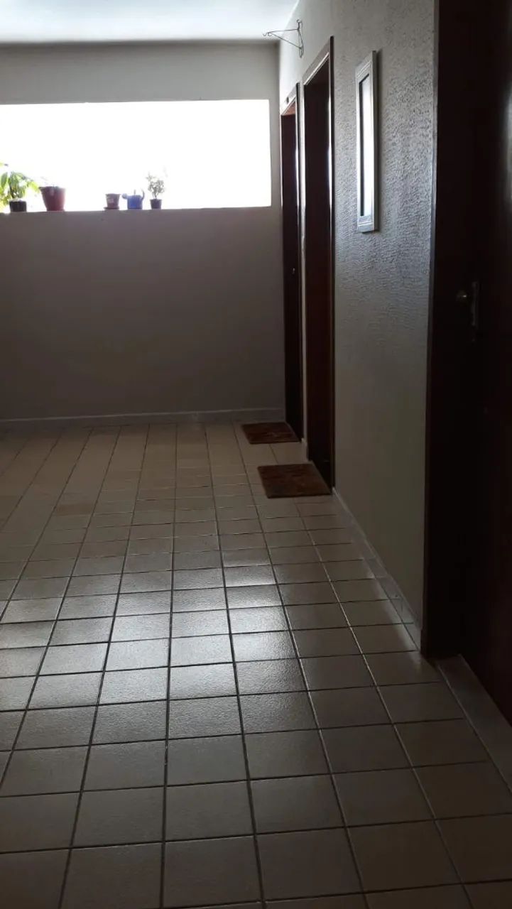 Vendo apartamento com dois quartos com dependência e lavanderia. - Foto 2