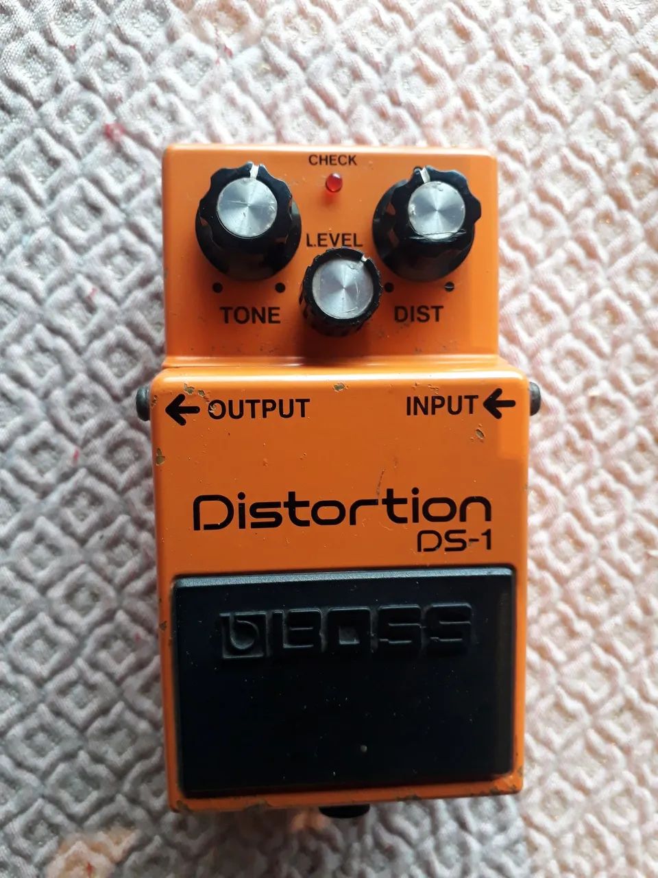 Pedal de distorção boss 