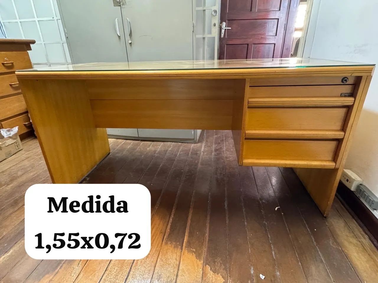 Mesa de escritório com tampo de vidro - Foto 3