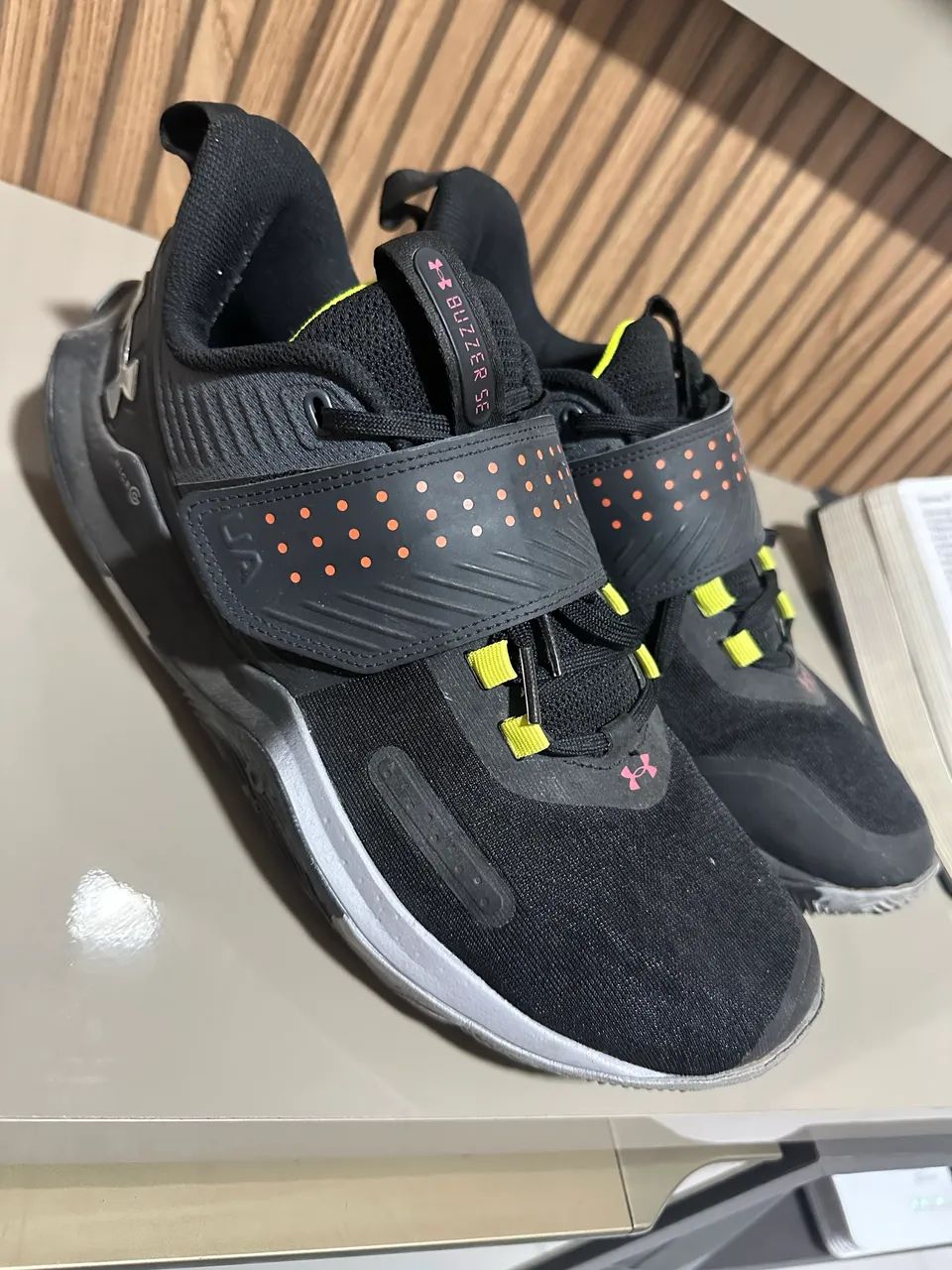 Tênis Under Armour Buzzer SE - Oportunidade 