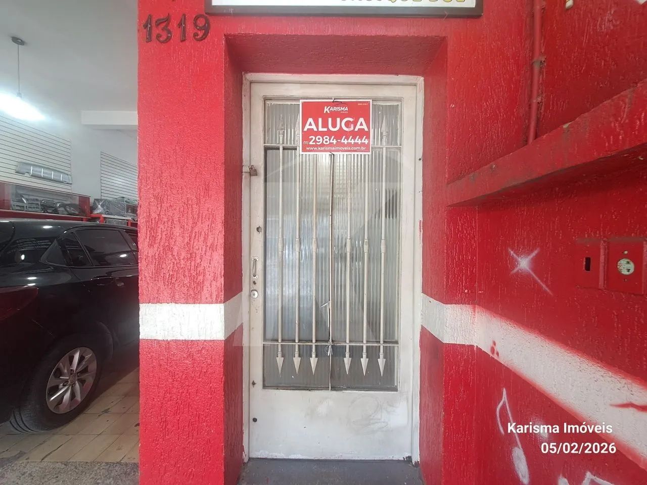 Salão medindo 110 m² com 2 banheiros. - Foto 7