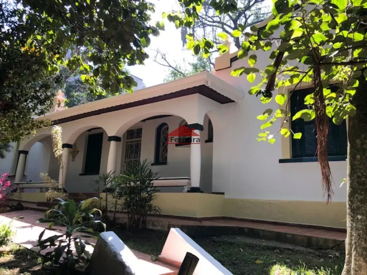 Horto Florestal casa térrea com 300m², 4 vagas, 4 quartos