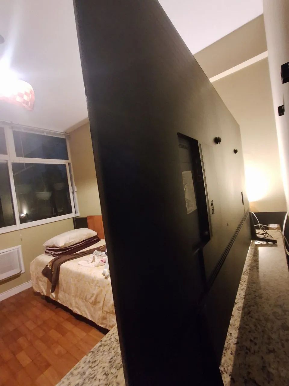 Tv samsung 65 polegadas menos de 2anos de uso defeito é somente placa de led custa 98 reai - Foto 2