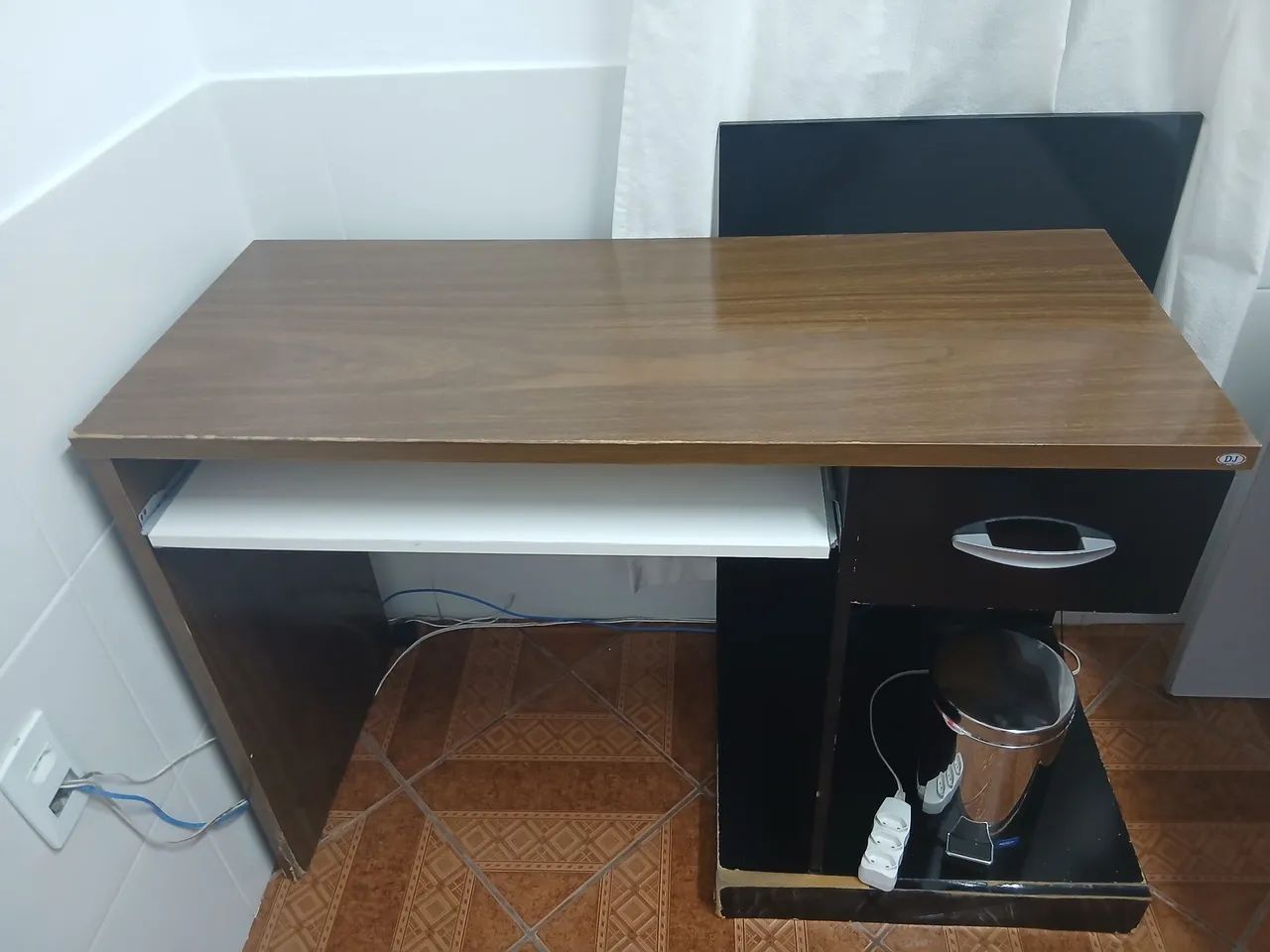 Escrivaninha de Madeira