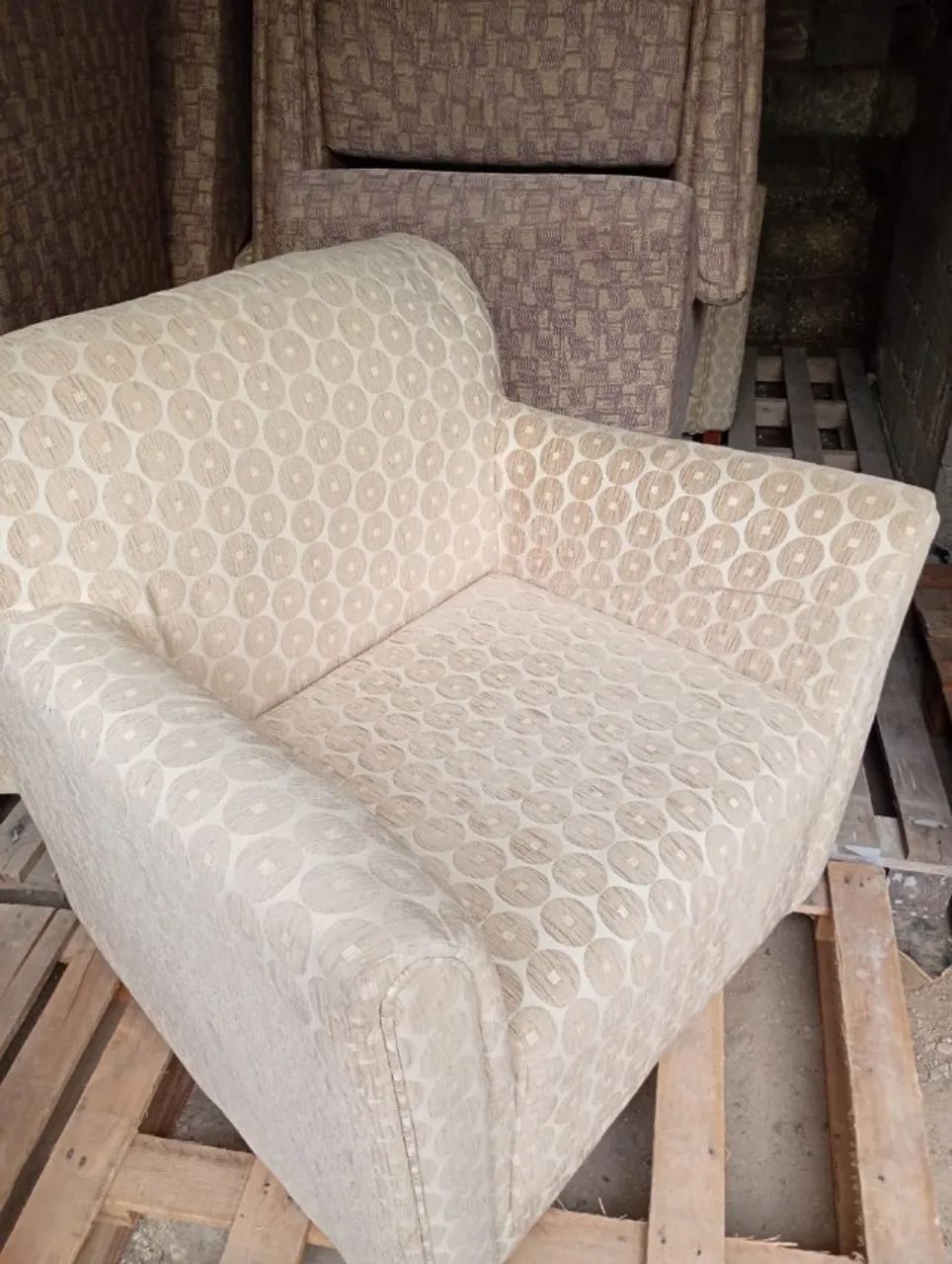 POLTRONA ESTOFADA - CONFORTO E ELEGÂNCIA! - Foto 3