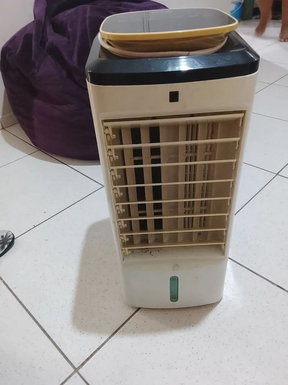 Refrigerador de ambiente em perfeito estado 