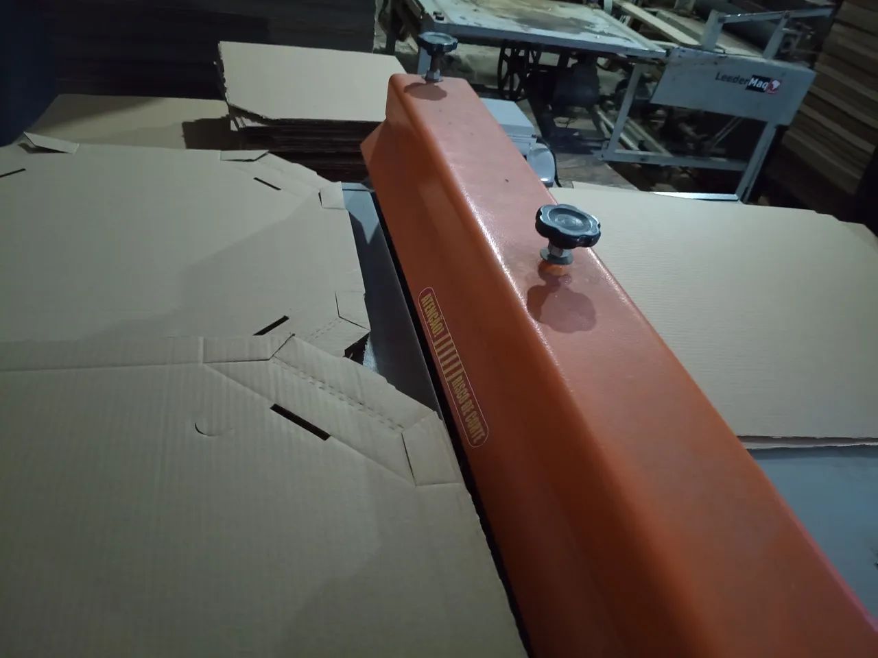 Máquina corte e vinco semi automática 