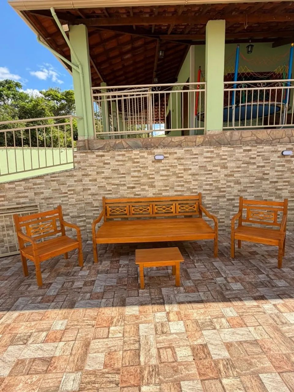 Banco Surubão Madeira Rustica + 2 Poltronas e 1 mesa de centro de brinde - Foto 4
