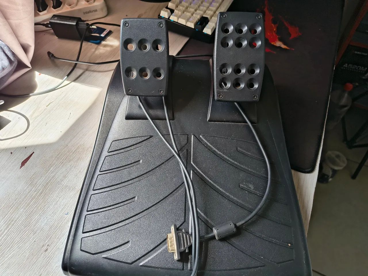 Volante Logitech Driving Force GT funcionando perfeitamente  - Foto 4